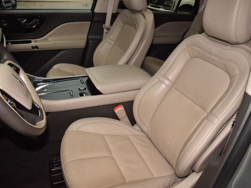 Used 2023 Lincoln Aviator Reserve w/ Equipment Group 201A AWD/4WD image 34