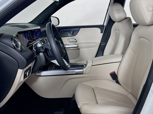 Certified 2025 Mercedes-Benz GLB 250 image 17