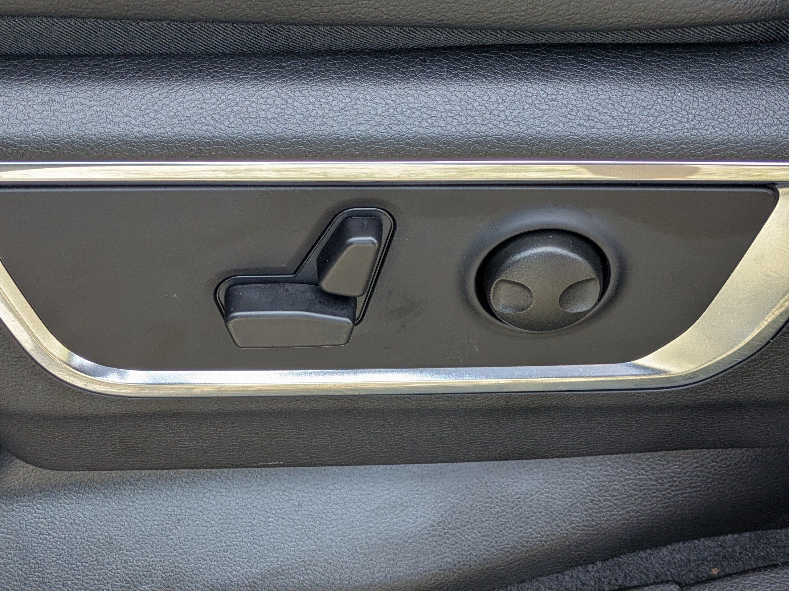 Used 2026 RAM 1500 Laramie w/ Sport Appearance Package AWD/4WD image 19