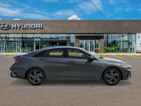 New 2026 Hyundai Elantra SEL Sport FWD image 7