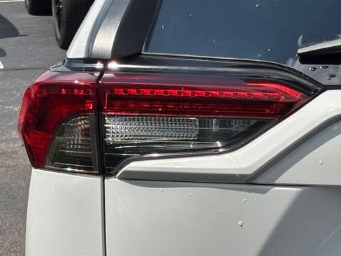 Used 2022 Toyota RAV4 XLE w/ Convenience Package FWD image 10