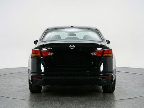Used 2025 Nissan Altima 2.5 SV FWD image 7