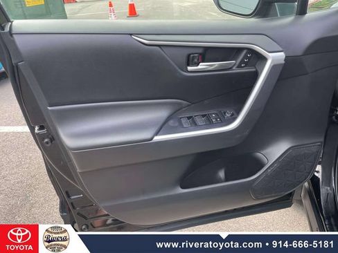 Used 2022 Toyota RAV4 XLE Premium AWD/4WD image 17