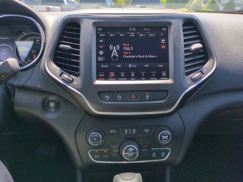 Used 2021 Jeep Cherokee Trailhawk w/ Sun, Sound & Nav Group AWD/4WD image 23