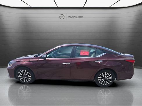 Certified 2025 Nissan Altima 2.5 SV FWD image 6