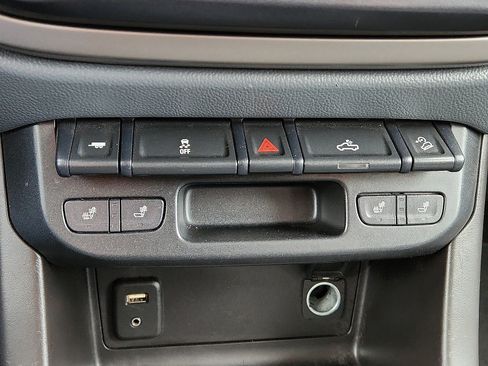 Used 2016 Chevrolet Colorado Z71 AWD/4WD image 15