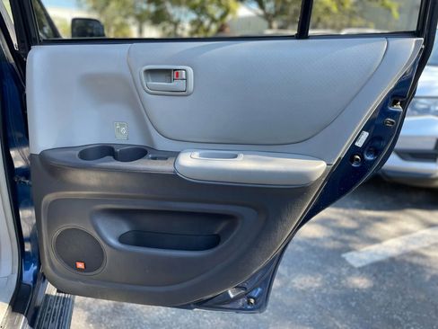 Used 2004 Toyota Highlander Limited image 31