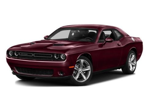 Used 2017 Dodge Challenger SXT RWD image 4