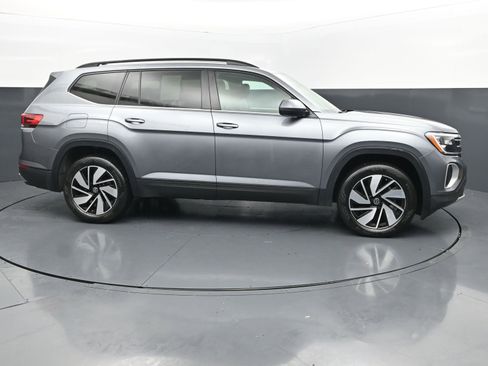 Used 2025 Volkswagen Atlas SE FWD image 6