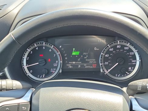 Certified 2025 Toyota Highlander XLE FWD image 19