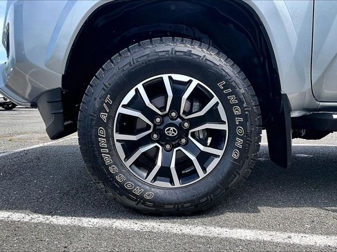 Used 2023 Toyota Tacoma TRD Sport w/ Black Out Package (TMS) AWD/4WD image 9