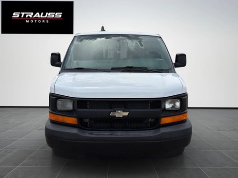 Used 2017 Chevrolet Express 2500 RWD image 3