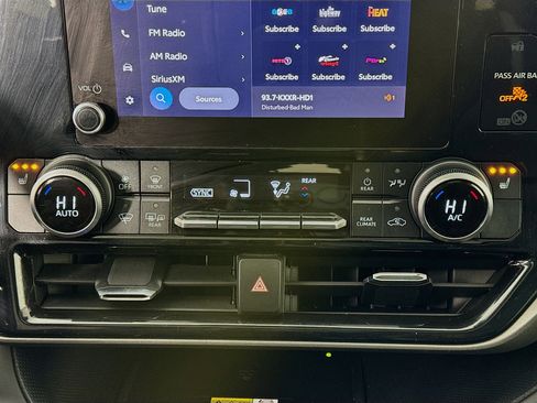 Certified 2024 Toyota Highlander XLE AWD/4WD image 15