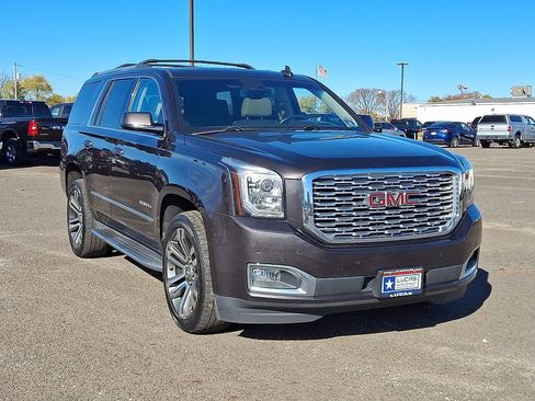 Used 2018 GMC Yukon Denali image 2