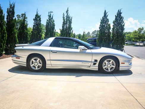 Used 1998 Pontiac Firebird Formula w/ Opt Pkg image 11