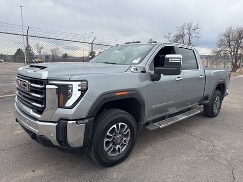 Used 2025 GMC Sierra 3500 SLT image 3