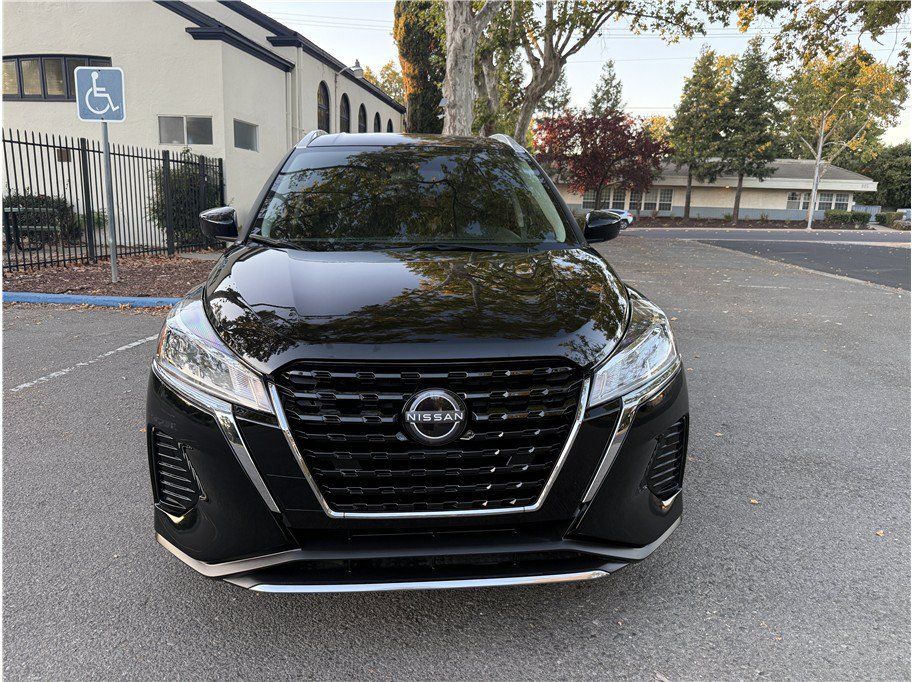 Used 2023 Nissan Kicks SV FWD image 8