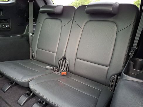 Used 2017 Hyundai Santa Fe Limited AWD/4WD image 10