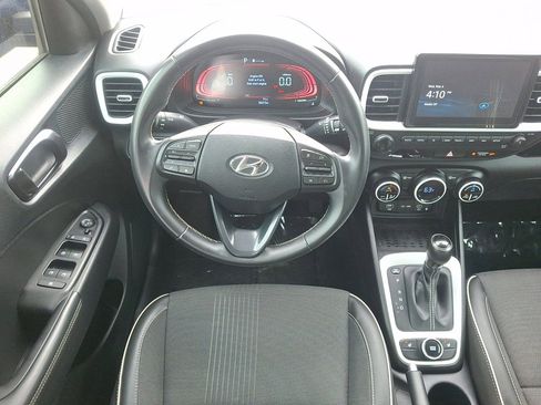 Used 2024 Hyundai Venue Limited FWD image 21
