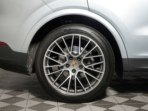 Certified 2023 Porsche Cayenne AWD/4WD image 15