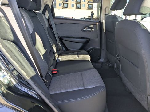 Used 2021 Nissan Rogue SV image 29