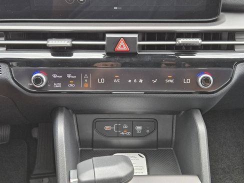 New 2026 Kia Sportage EX w/ EX Panorama Roof Package FWD image 14