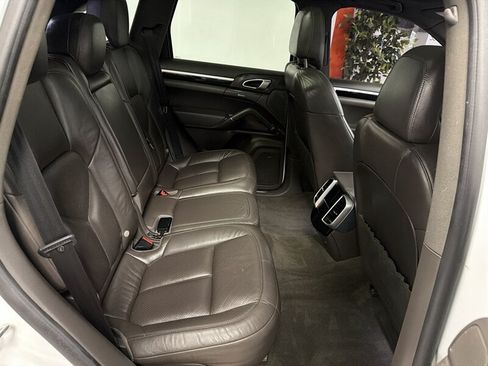 Used 2017 Porsche Cayenne Platinum Edition w/ Premium Package (PJV) AWD/4WD image 39