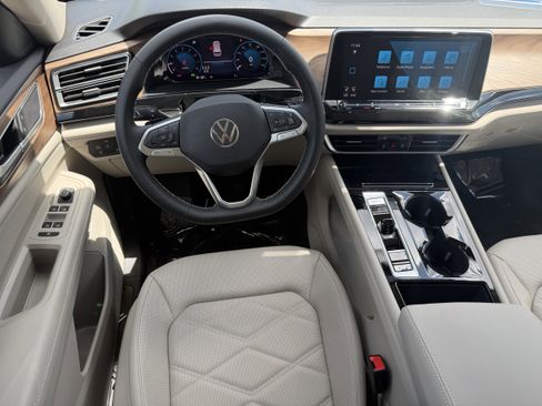 New 2026 Volkswagen Atlas SE FWD image 14
