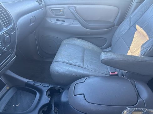 Used 2004 Toyota Sequoia SR5 image 29