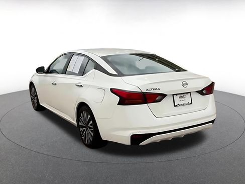 Used 2025 Nissan Altima 2.5 SV FWD image 11