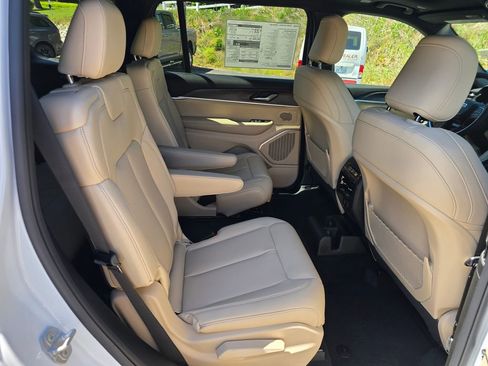 New 2026 Jeep Grand Cherokee L Limited AWD/4WD image 24