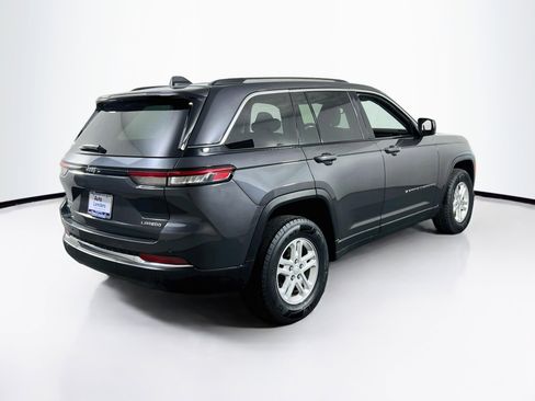 Used 2023 Jeep Grand Cherokee Laredo AWD/4WD image 5