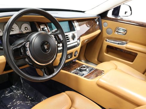 Used 2016 Rolls-Royce Ghost image 2