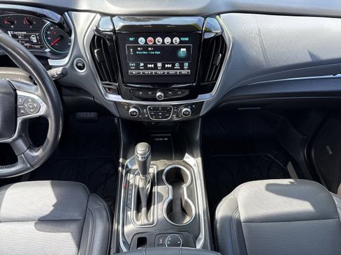 Used 2018 Chevrolet Traverse Premier w/ Driver Confidence II Package FWD image 16