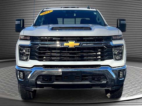 Used 2022 Chevrolet Silverado 1500 LT image 2