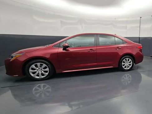 Used 2025 Toyota Corolla LE FWD image 10