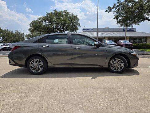 New 2025 Hyundai Elantra Blue image 6