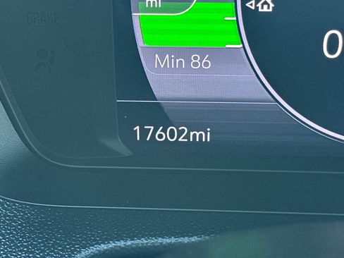 Used 2022 Chevrolet Bolt EUV LT w/ Convenience Package image 29