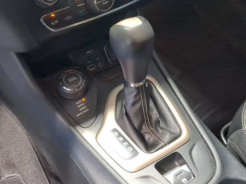 Used 2016 Jeep Cherokee Limited w/ Luxury Group AWD/4WD image 37