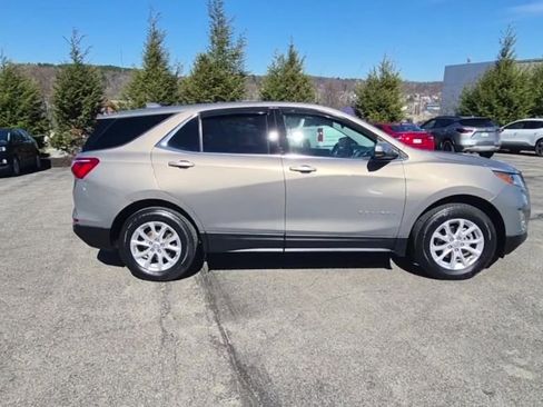 Used 2019 Chevrolet Equinox LT image 2