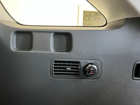 Used 2019 Kia Sorento SX image 24