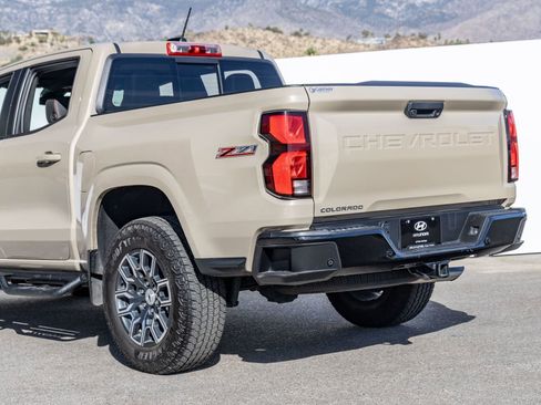 Used 2023 Chevrolet Colorado Z71 w/ Z71 Convenience Package 2 AWD/4WD image 9
