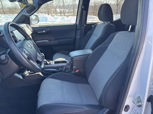 Used 2020 Toyota Tacoma TRD Off-Road image 38