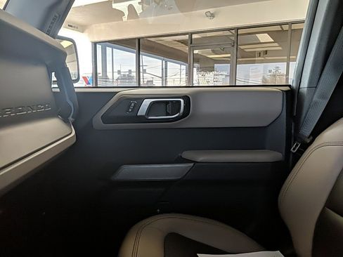 Used 2023 Ford Bronco Wildtrak image 22