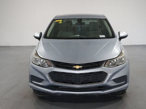 Used 2018 Chevrolet Cruze LS FWD image 2