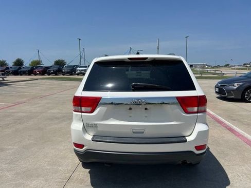 Used 2011 Jeep Grand Cherokee Laredo w/ Security & Convenience Group AWD/4WD image 5
