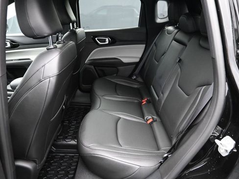 Used 2025 Jeep Compass Limited image 13