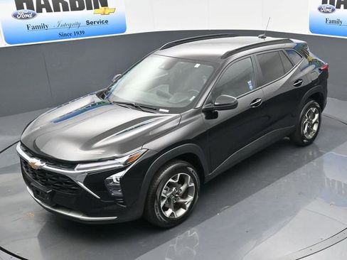 Used 2025 Chevrolet Trax LT w/ LT Convenience Package image 23