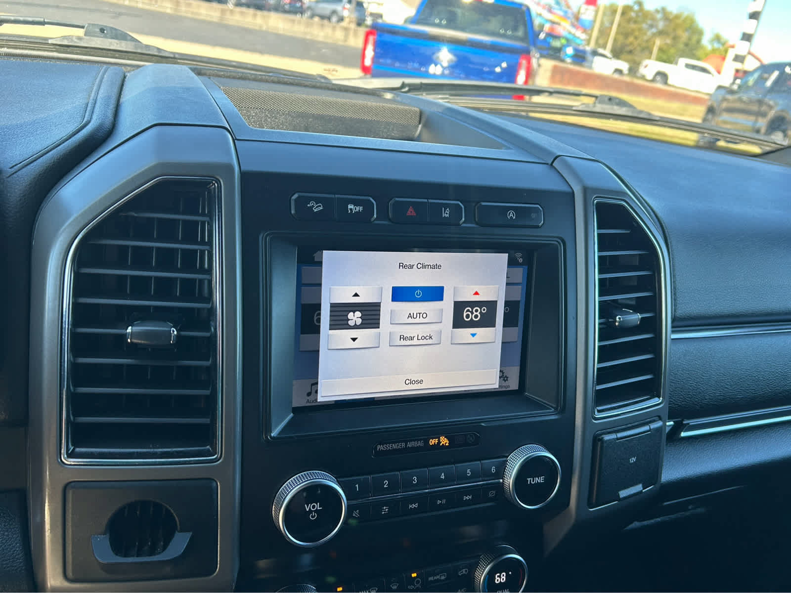 Used 2019 Ford Expedition XLT w/ Equipment Group 202A AWD/4WD image 42