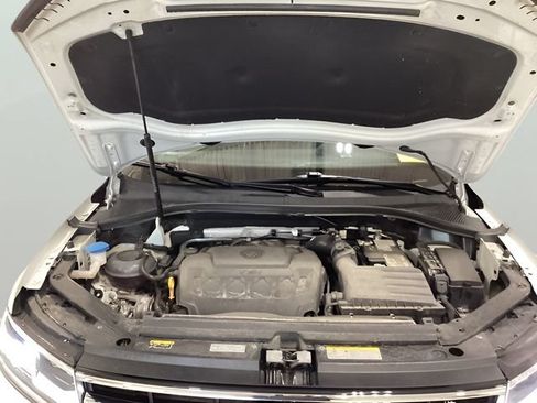 Certified 2024 Volkswagen Tiguan SEL R-Line AWD/4WD image 18